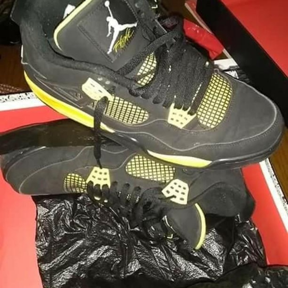 Jordan 4 thunder